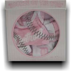   Tigers Rookie of the Year Girls 5 Piece Box Set: Sports & Outdoors