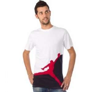  NIKE GRAPHIC JUMPY TEE (MENS): Sports & Outdoors