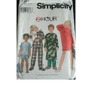   EASY 2 HOUR SIMPLICITY PATTERN 7407: Arts, Crafts & Sewing