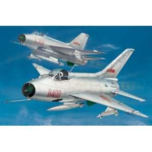   32 Chinese F7II Aircraft Kit (Variant of Mig21): Toys & Games