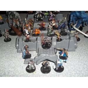  DUNGEONS AND DRAGONS MINIATURES (HUGE LOT!!) {NOW VERY 