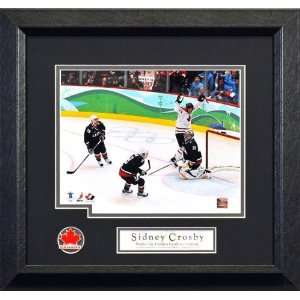  Sidney Crosby Scores Olympic Gold Framed Print 16 x 17 NEW 