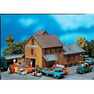  Faller HO Working Goods Shed Kit w/Accessories   Painted 