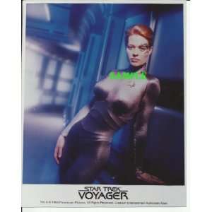  Star Trek Voyager Jeri Ryan with Logo 8x10 Promotional 