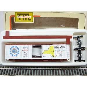    New York Boxcar #10111 HO Scale by Train Miniature: Toys & Games